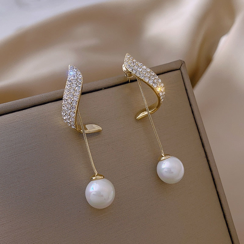 Zina | Orecchini con Perle Pendenti